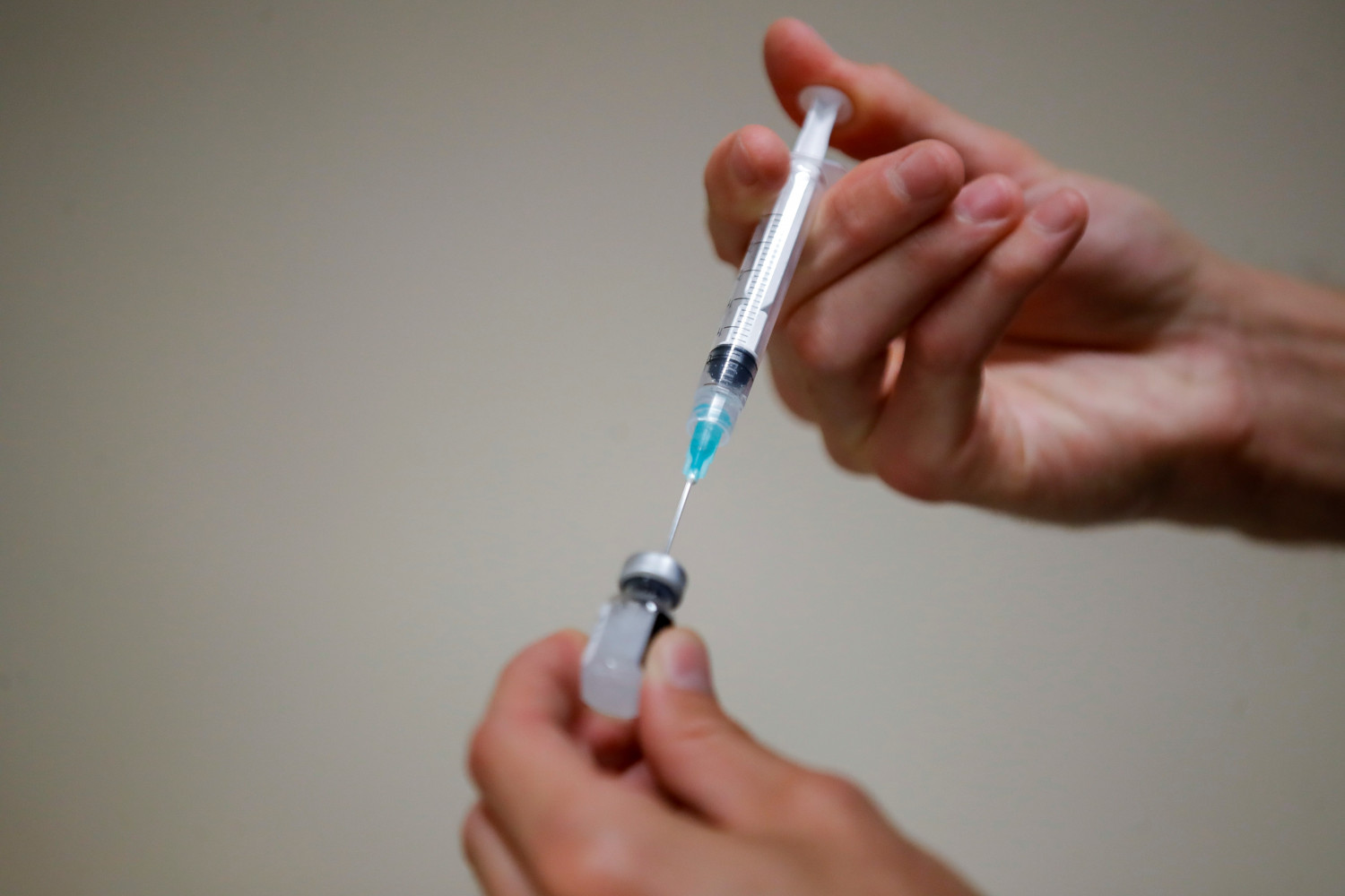 france plus de la moitie de la population a recu deux doses de vaccin anti covid 