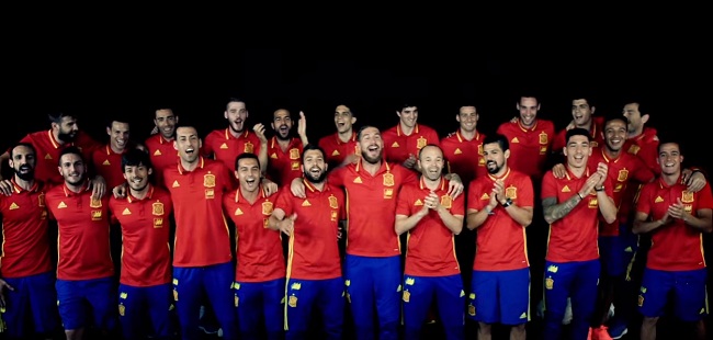 Vídeo | Sergio Ramos, Niña Pastori y la Selección cantan el himno la Eurocopa: Roja Baila' Bolsamania.com