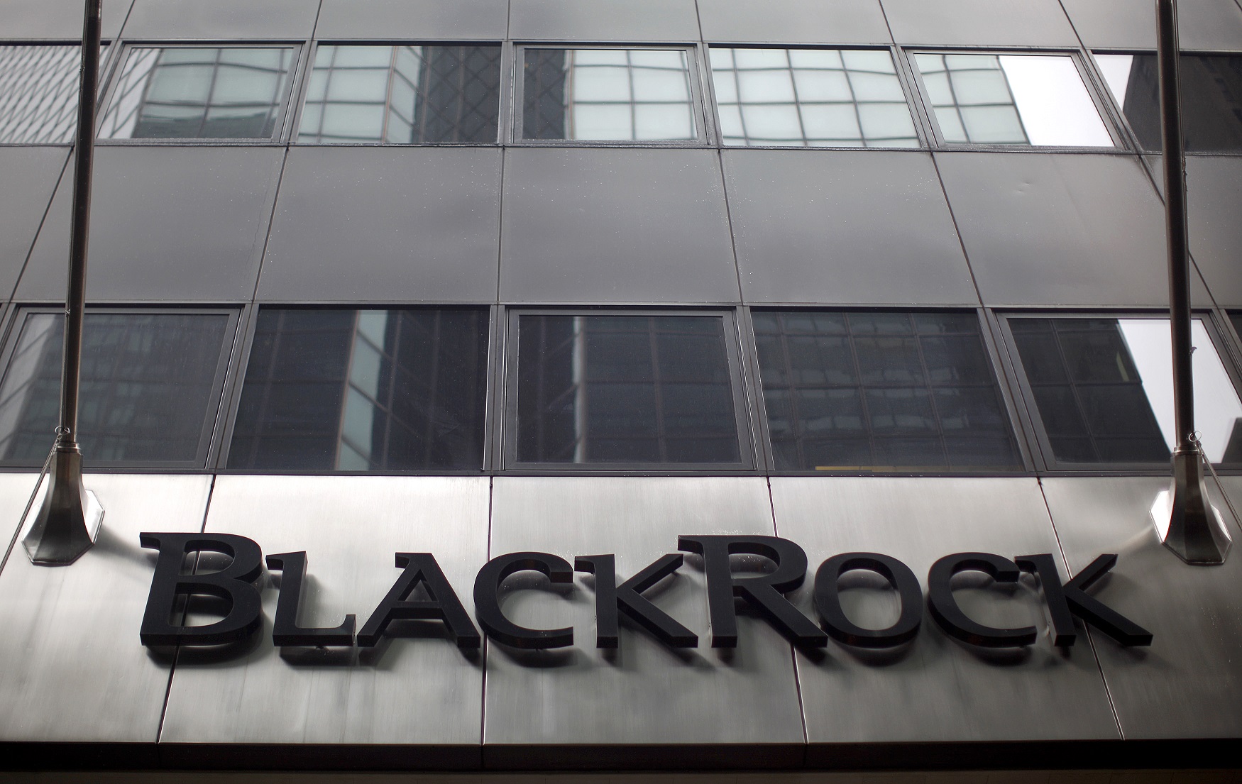 BlackRock mueve ficha: supera el 5% de Repsol y Sabadell y vende el 0,5% de Cellnex