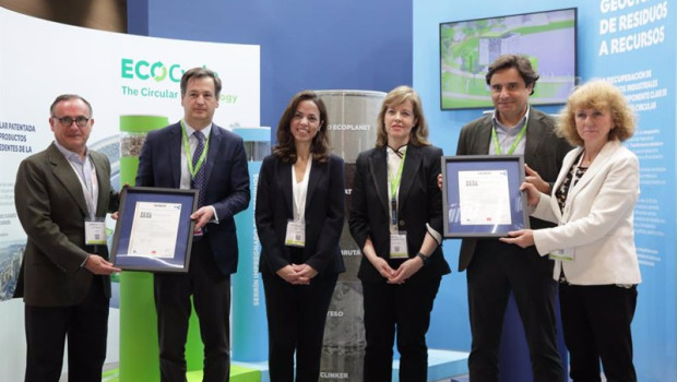 ep acto de entrega de certificado marca n sostenible de aenor a holcim espana