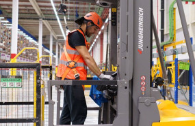 ep archivo   amazon invertira 40 millones en formacion de empleados en europa