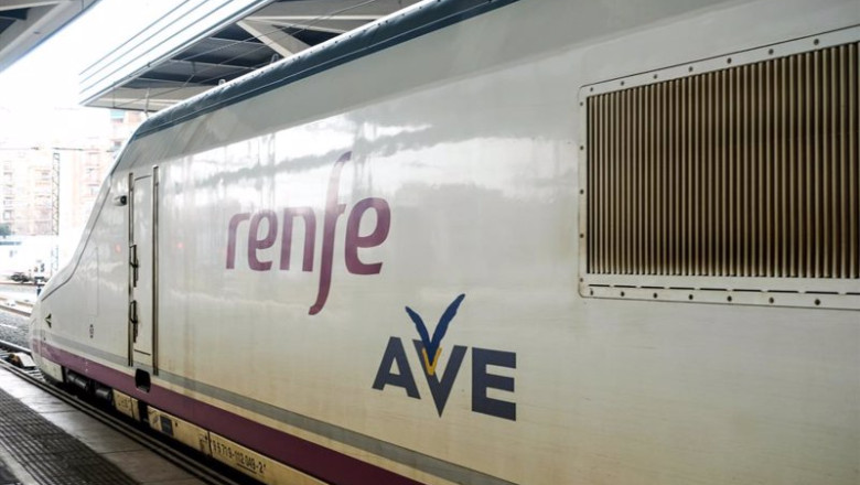 Archivo - Cabecera de un tren AVE de Renfe | Jesús Hellín - Europa Press - Archivo ep archivo cabecera de un tren ave de renfe en las vias de la estacion de atocha en madrid a 23 de