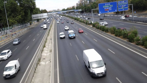 ep archivo   coches en una carretera