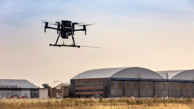 ep archivo   enaire realiza pruebas de verificacion con un dron en barajas