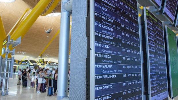 ep archivo   paneles de facturacion en la terminal t4 del aeropuerto adolfo suarez madrid barajas en