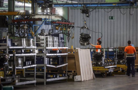 ep archivo   trabajadores en una fabrica