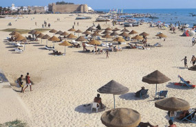 ep archivo   turistas en una playa de tunez