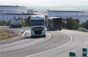 ep archivo varios camiones circulando por una carretera ep archivo varios camiones circulando por una carretera
