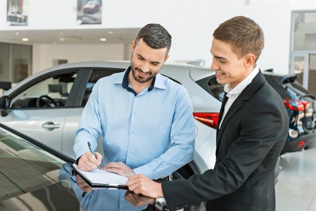 ep cliente comprandocoche concesionario