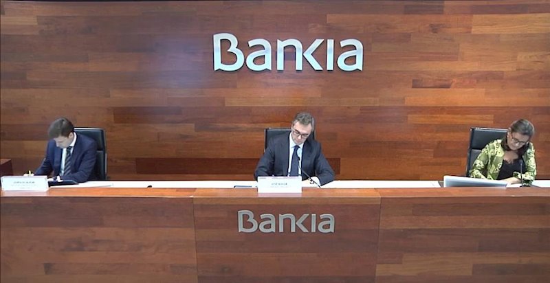 De izq a dcha: El director financiero de Bankia, Leopoldo Alvear; el consejero delegado del banco, José Sevilla, y la directora de comunicación, Amalia Blanco. Durante la presentación de resultados del primer trimestre de 2020. | EUROPA PRESS ep de izq a dcha el director financiero de bankia leopoldo alvear el consejero delegado del banco