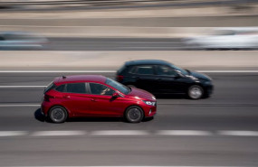 ep dos coches circulan en la autovia a 4 a 11 de agosto de 2023 en madrid espana