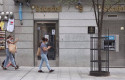 ep dos mujeres pasan por una sucursal de banco sabadell a 2 de septiembre de 2021 en madrid espana