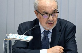 ep edro solbes ex ministro espanoleconomiahacienda y ex comisario europeo