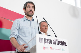 ep el ministro de cultura ernest urtasun y el diputado de sumar enrique santiago durante una rueda