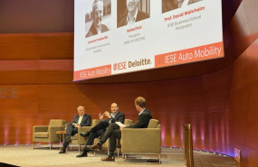 ep el presidente de ebro ev motors rafael ruiz y el global head of automotive de maersk antonio ep el presidente de ebro ev motors rafael ruiz y el global head of automotive de maersk antonio