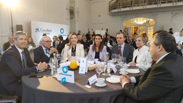 ep el presidente de hispasat pedro duque en el centro participa en una jornada de caixabank en