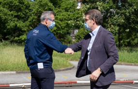 ep el presidente de la xunta alberto nunez feijoo y el director de psa vigo ignacio bueno en una