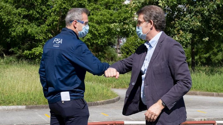 ep el presidente de la xunta alberto nunez feijoo y el director de psa vigo ignacio bueno en una ep el presidente de la xunta alberto nunez feijoo y el director de psa vigo ignacio bueno en una