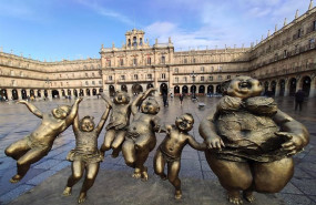 ep escultura de xu hongfei en la plaza mayor de salamanca