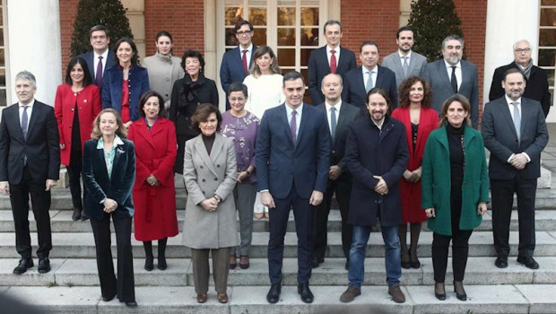 ep foto de familia del presidente los cuatro vicepresidentes y de los 18 ministros que componen el
