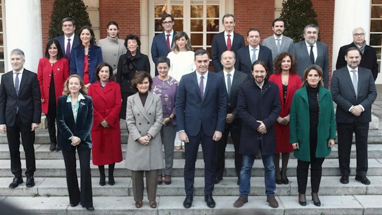 Foto de familia del presidente, los cuatro vicepresidentes y de los 18 ministros que componen el Gobierno de coalición del PSOE y Unidas Podemos. | Eduardo Parra - Europa Press - Archivo ep foto de familia del presidente los cuatro vicepresidentes y de los 18 ministros que componen el