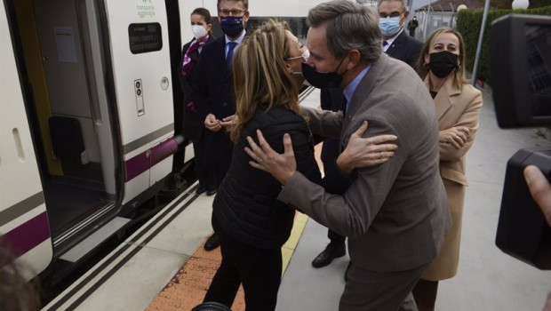 ep la ministra de transportes movilidad y agenda urbana raquel sanchez saluda a su llegada a la