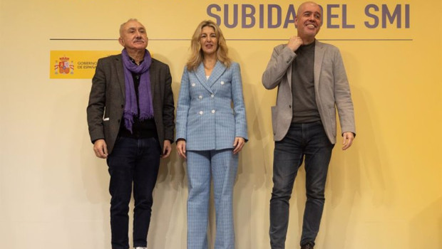 ep la vicepresidenta segunda del gobierno y ministra de trabajo yolanda diaz c junto a los