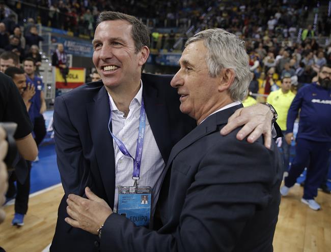 Nacho Rodríguez y Pesic celebran la Copa del Barcelona | ACB PHOTO - Archivo ep nacho rodriguezpesic celebrancopabarcelona