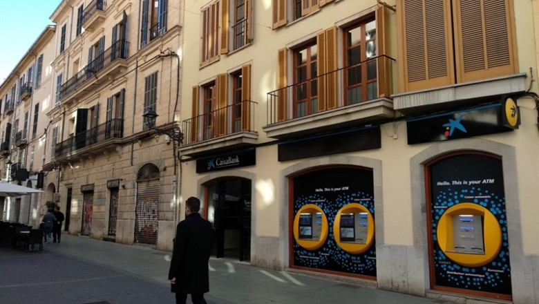 Oficinas de CaixaBank en la calle Oms de Palma | ARCA - Archivo ep oficinascaixabankla calle omspalma