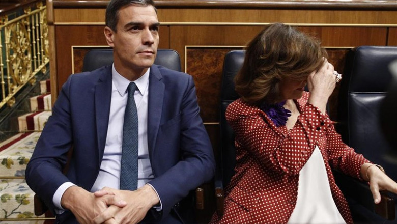 El presidente y la vicepresidenta del Gobierno en funciones Pedro Sánchez y Carmen Calvo, sentados en su escaño en el Congreso de los Diputados antes de la segunda votación para la investidura del candidato socialista a la Presidencia del Gobierno y despu | Eduardo Parra - Europa Press ep presidentela vicepresidentagobiernofunciones pedro sanchezcarmen calvo sentadossu escanocongresolos diputadosdesegunda votacionla investiduracandidato socialistala presidenciagobiernodespu