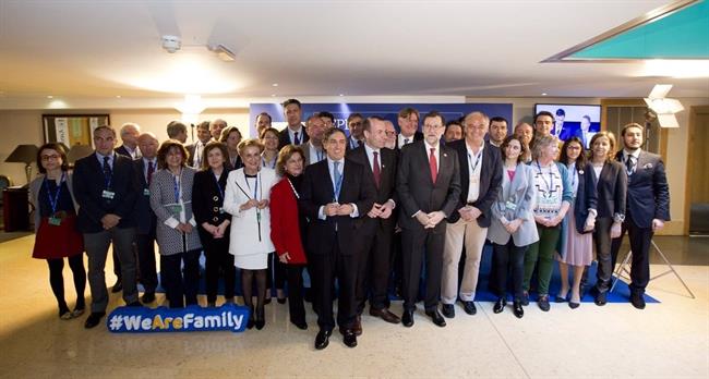 Rajoy con la Delegación española en el Congreso del Partido Popular Europeo | TWITTER DE RAJOY ep rajoyla delegacion espanolacongresopartido popular europeo