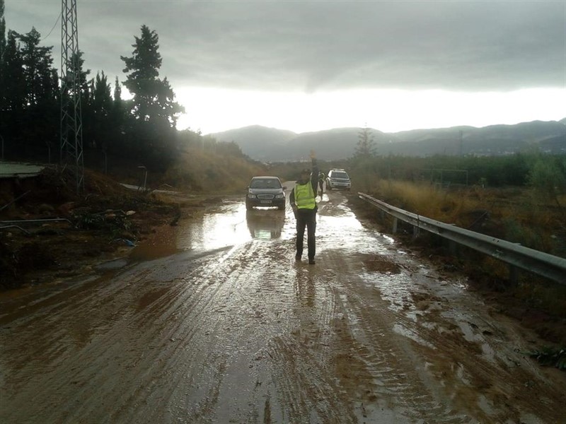 ep trabajos en una carretera provincial tras el temporal de gota fria