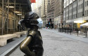 estatua nina wall street