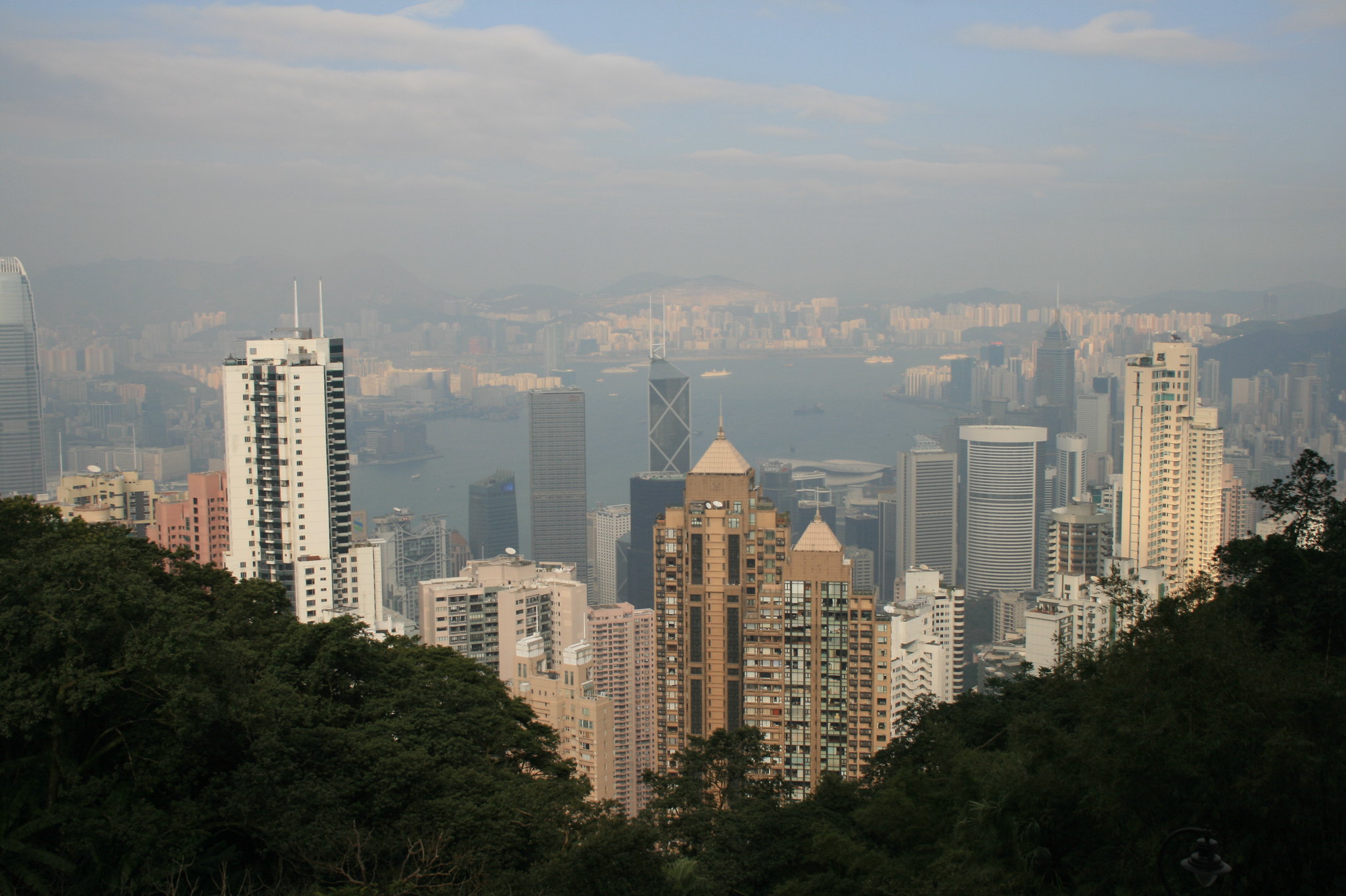 Hong Kong lidera las caídas en Asia, con Alibaba a la cabeza de los descensos