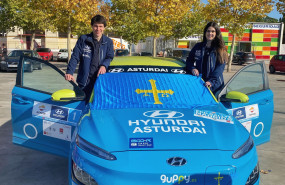 carla y daniel posan con el guppy asturdai 20221117115224 