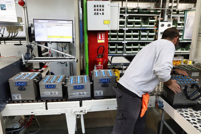 depuis un an les cellules de batteries fabriquees en chine ont vu leur prix baisser de 51