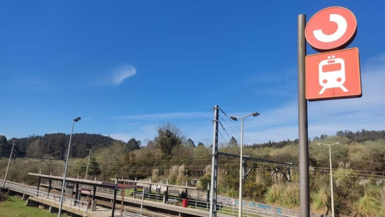 ep archivo apeadero villabona renfe cercanias tren vias ep archivo apeadero villabona renfe cercanias tren vias