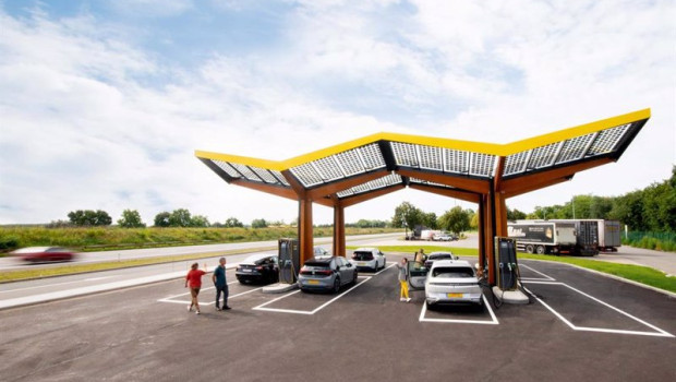 ep archivo   estacion de recarga de vehiculos electricos de fastned