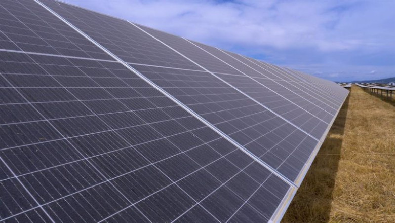 IBERDROLA - Archivo ep archivo iberdrola pone en marcha en extremadura la planta fotovoltaica mas grande de europa