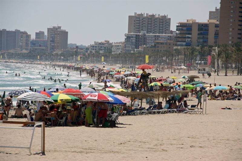 Golpe al turismo: Francia desaconseja reservar vacaciones en España por el Covid