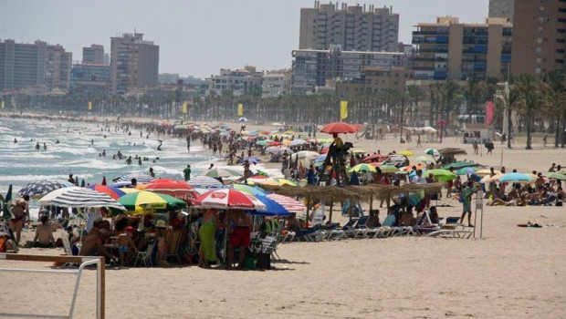 ep archivo   turistas en la playa