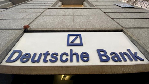 ep cartel de deutsche bank en una sucursal de madrid