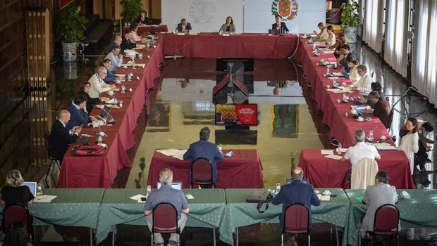 ep comisison por el futuro de zaragoza en plano frontal cenital