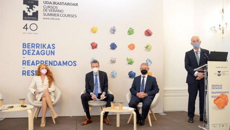 ep de izquierda a derecha valentina rubertelli presidenta del consejo nacional del notariado ep de izquierda a derecha valentina rubertelli presidenta del consejo nacional del notariado