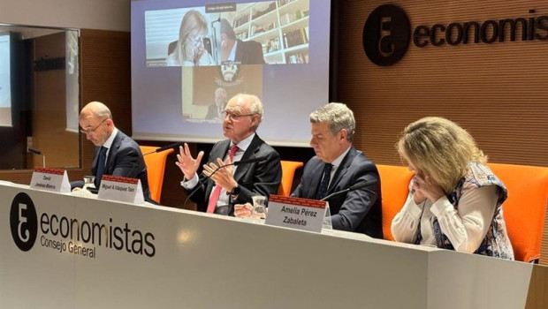 ep el consejo general de economistas de espana cge presenta el informe del observatorio financiero y