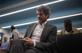 ep el ministro de cultura ernest urtasun durante la presentacion del libro open arms una mision