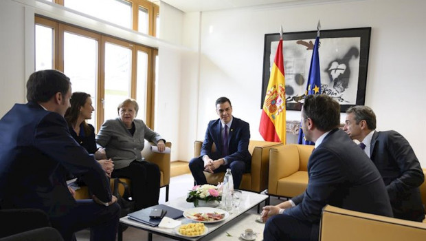ep el presidente del gobierno pedro sanchez c se reune en la delegacion espanola con los lideres de