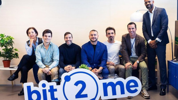 ep equipos de bankinter y bit2me en la firma del acuerdo de inversion del banco en la fintech