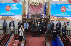 ep foto de familia con premiados y autoridades en el premio ponle freno 2020 en el senado