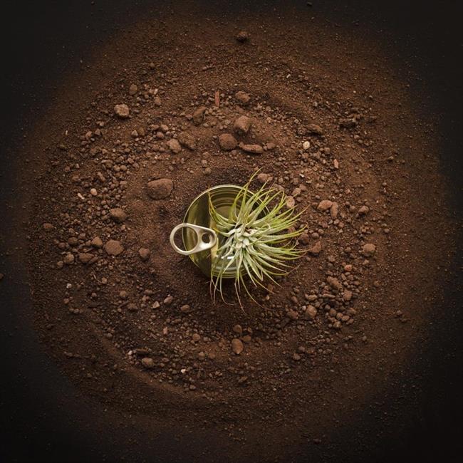 Fotografía de Gisela Aguilar, ganadora del segundo premio de V Upcycling | GISELA AGUILAR/ UPCYCLING ep fotografiagisela aguilar ganadorasegundo premiov upcycling
